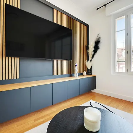 Modern - 1br-4p- *