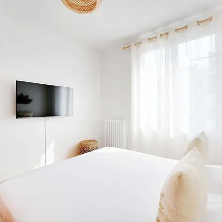 Modern - 1br-4p-
